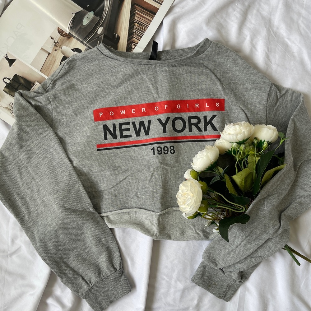 Divided sweatshirt cropped